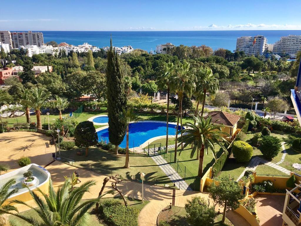 Luminoso Apartamento Con Terraza, Jardin Y Piscina. Apartment Benalmadena Luaran gambar