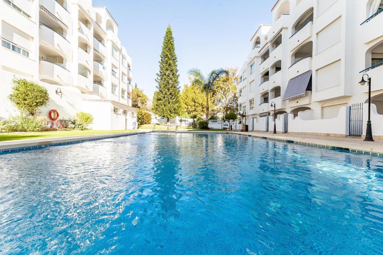 Luminoso Apartamento Con Terraza, Jardin Y Piscina. Apartment Benalmadena Luaran gambar