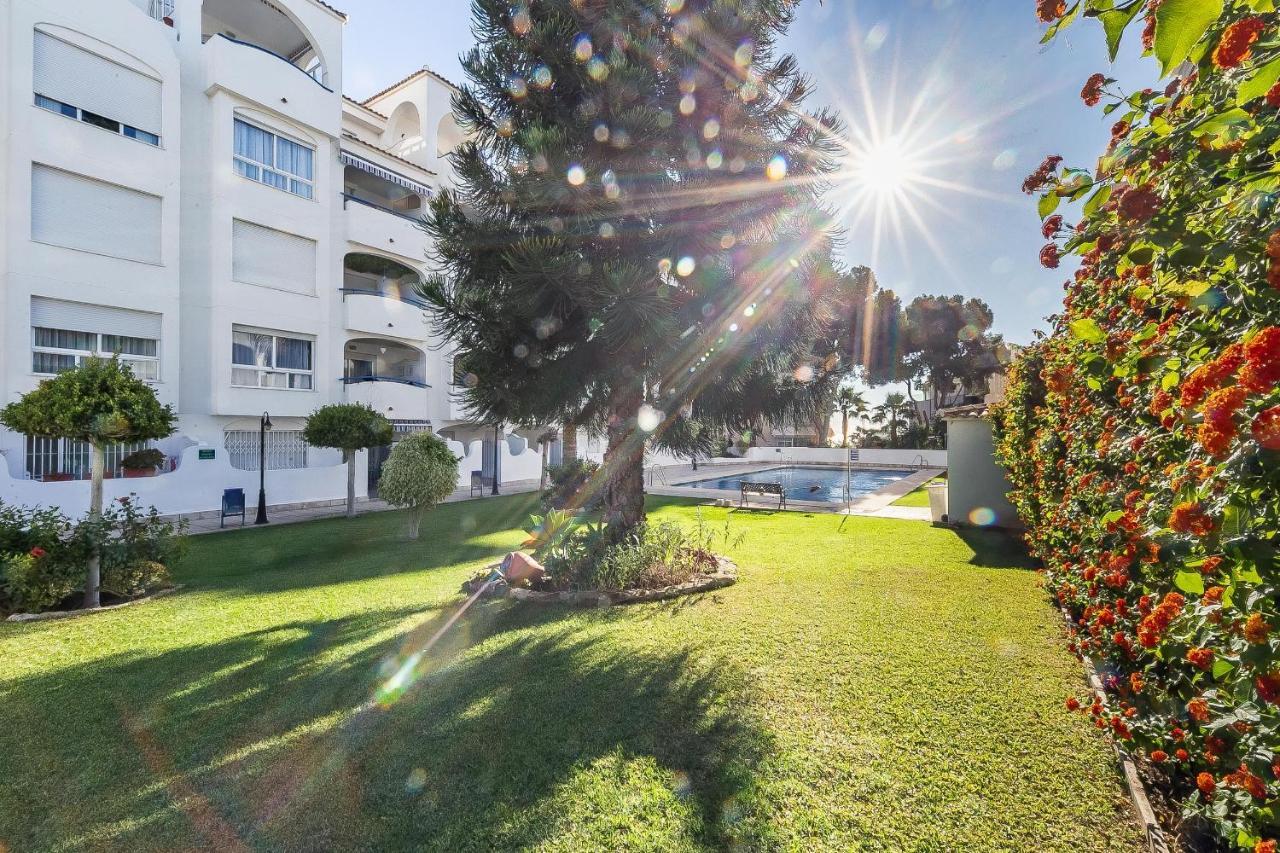 Luminoso Apartamento Con Terraza, Jardin Y Piscina. Apartment Benalmadena Luaran gambar