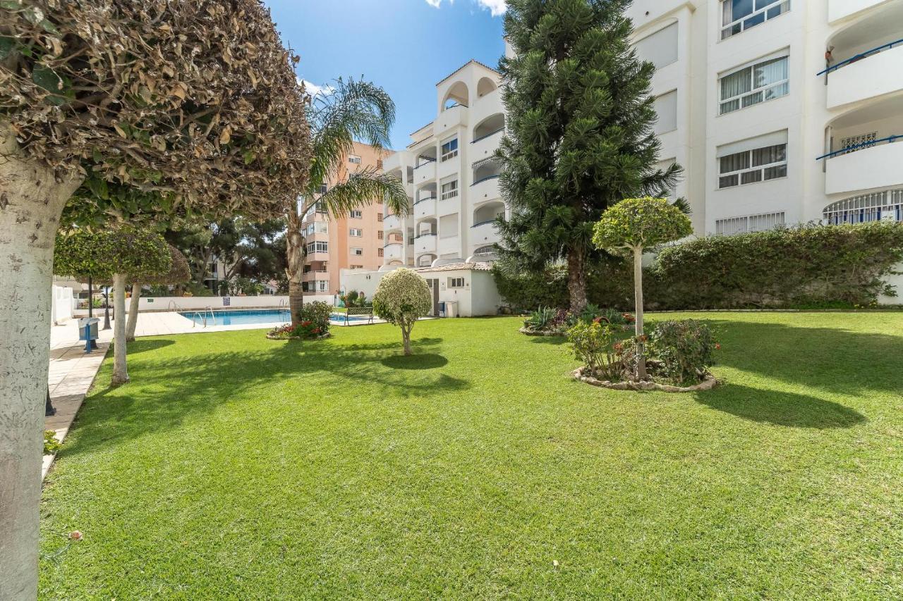 Luminoso Apartamento Con Terraza, Jardin Y Piscina. Apartment Benalmadena Luaran gambar